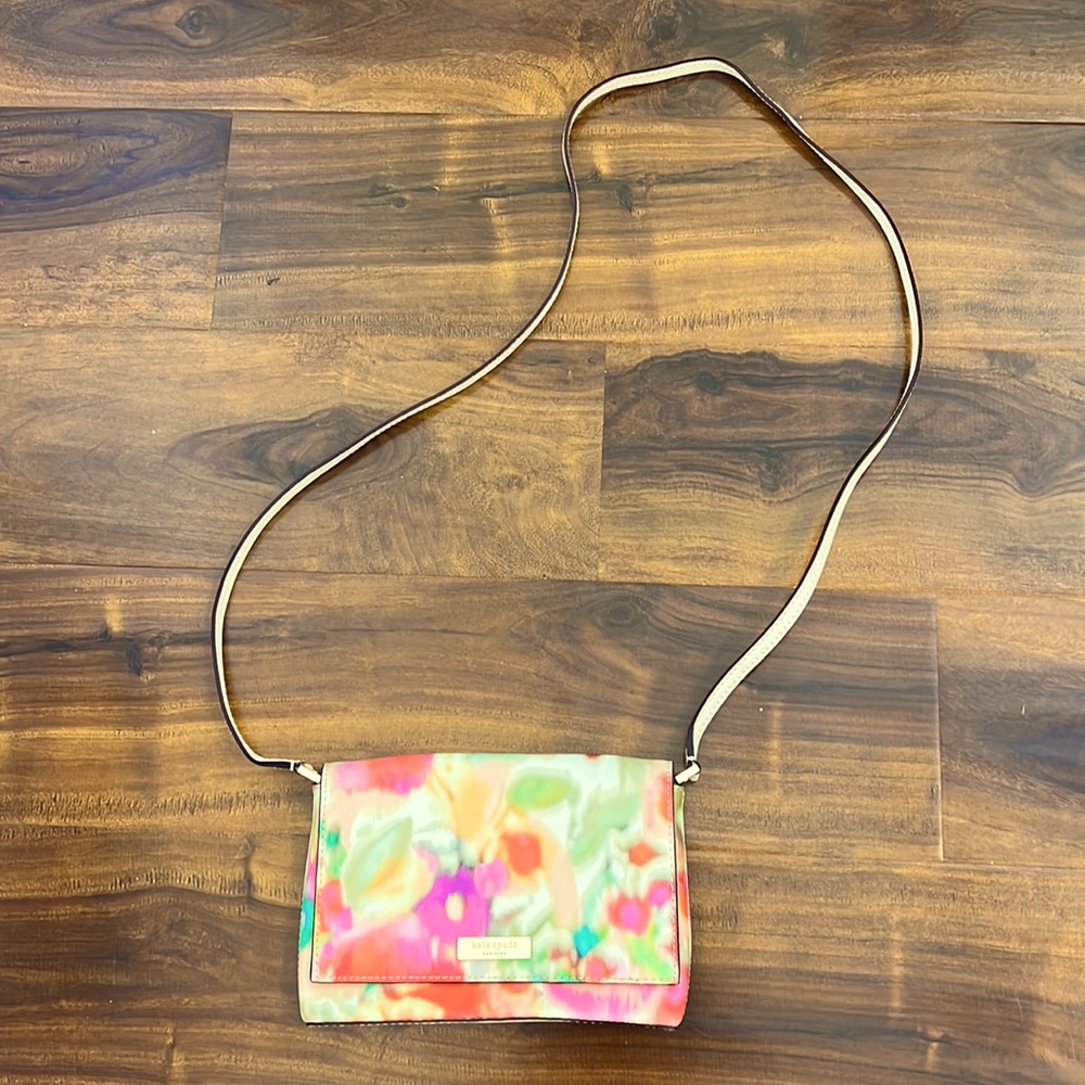 216. NWOT-Rare Kate Spade Floral Crossbody Only Used 1 Time